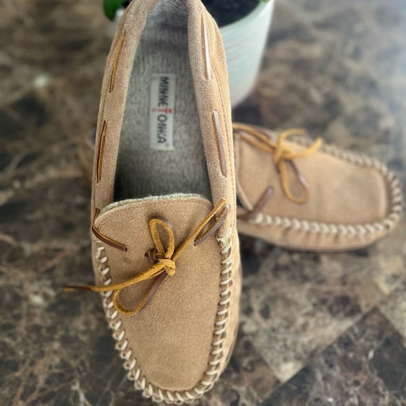 Minnetonka Other - Minnetonka Men’s Size 12 Tan Suede Moccasins Hardsole Indoor Outdoor Shoes